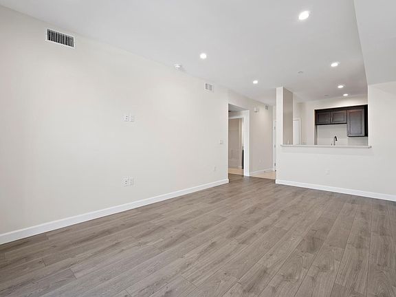 5th image of 12147 Magnolia Blvd #411