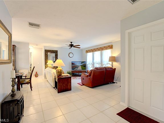 3rd image of 1032 NE Van Loon Ln
