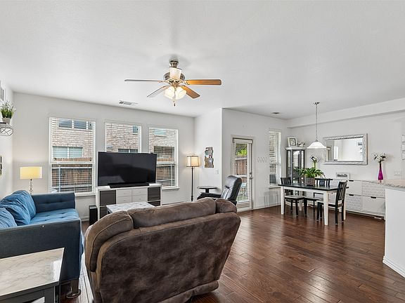 5th image of 881 Vaquero St