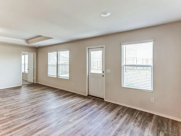 16009 Wanderer Ln — Photo 10