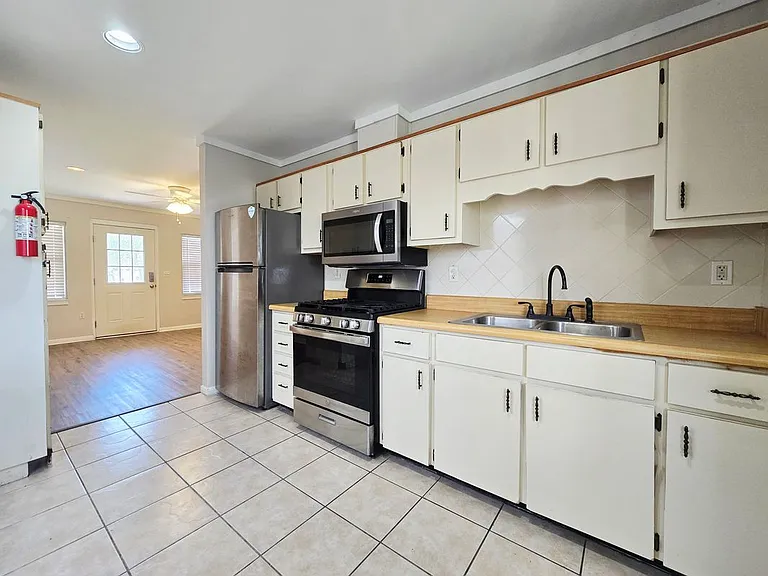 341 Selma St — Photo 4
