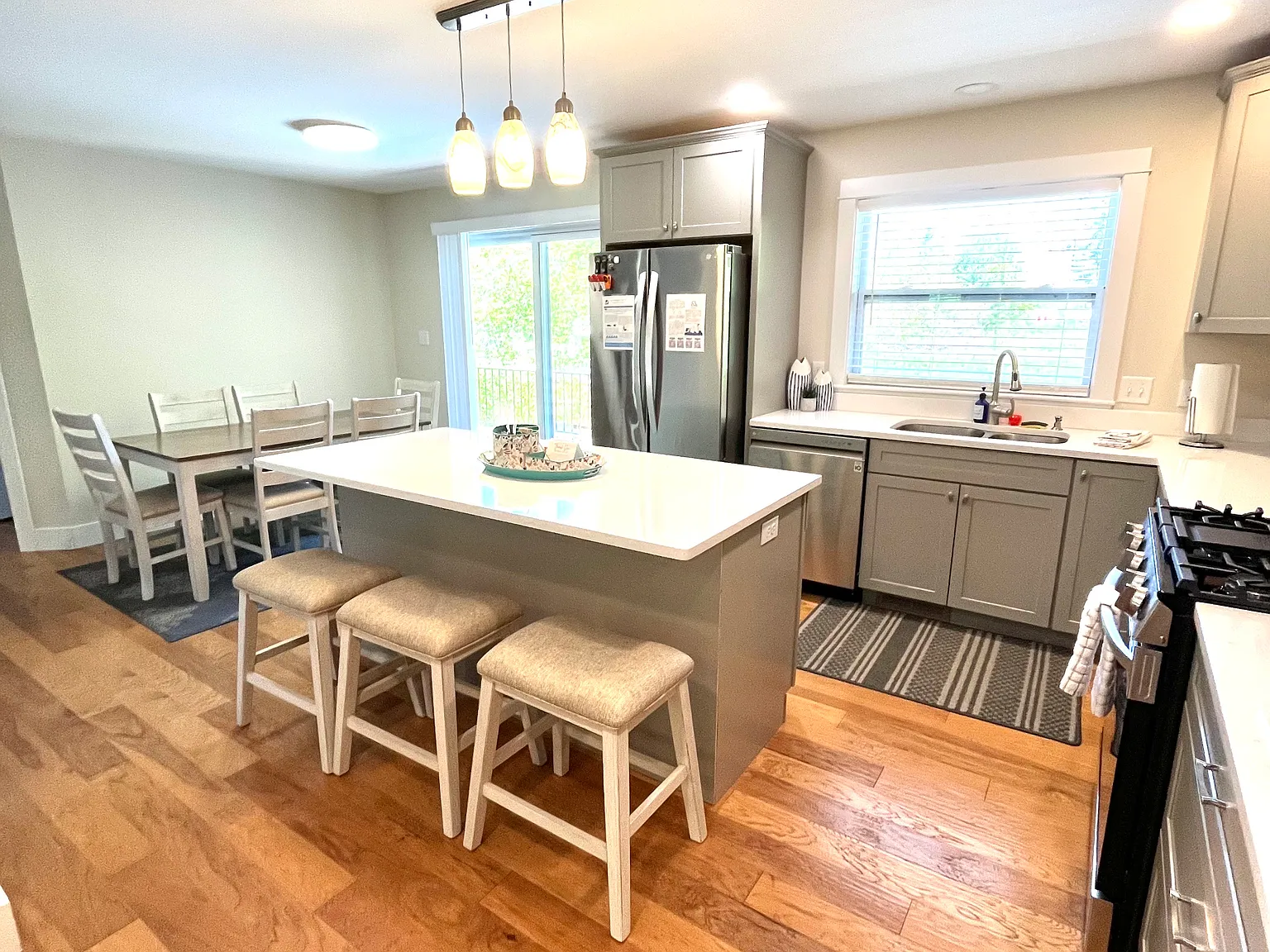 4 bed, 3001 sqft, $2,500 — Photo 3