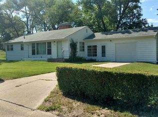 902 11th St, Fairbury, NE 68352