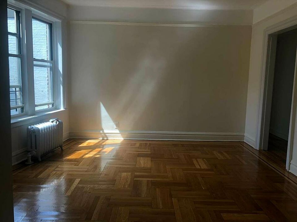 2nd image of 261 Seaman Ave #F11