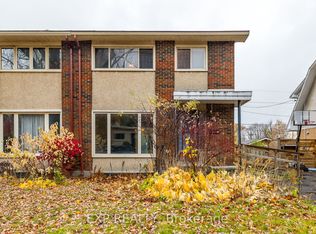 426 Apple Tree Ln, Ottawa, ON K1K 2R6
