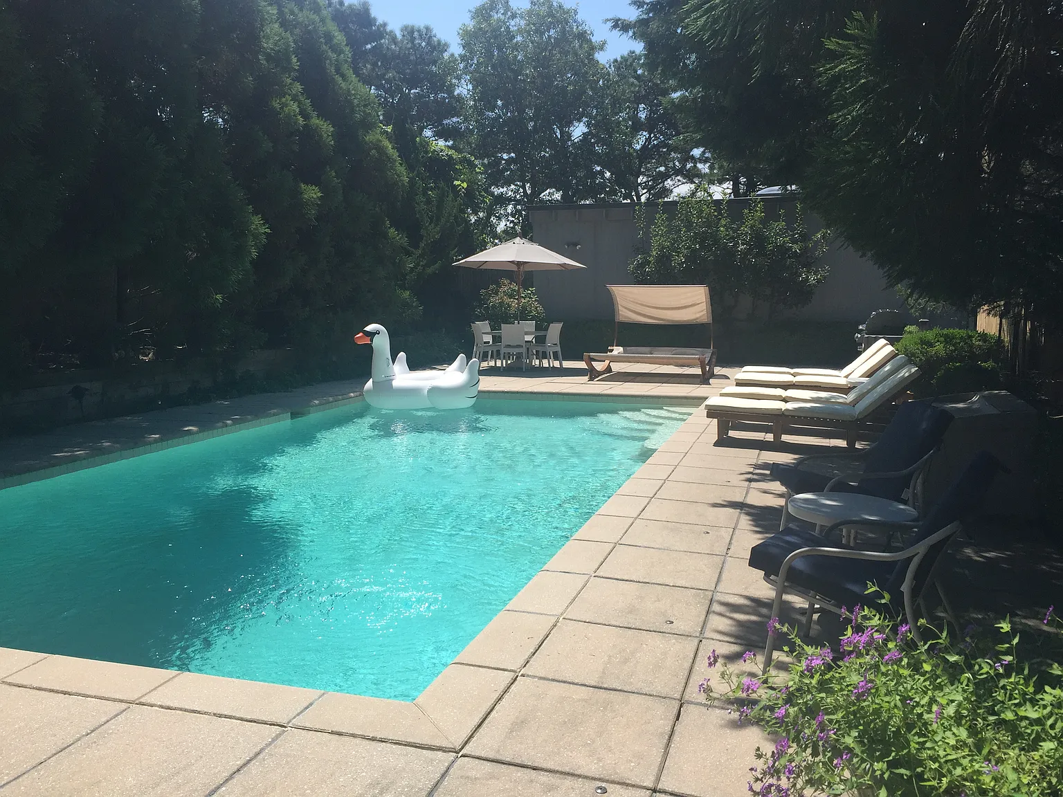 Southampton Home With Bayview — Photo 3