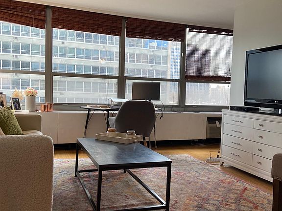 5th image of 3550 N Lake Shore Dr APT 623