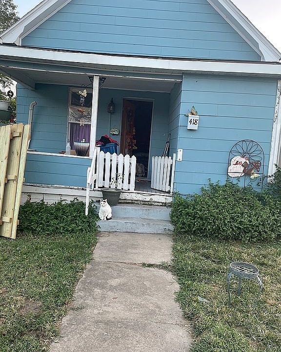 1st image of 217 Capitol Ct