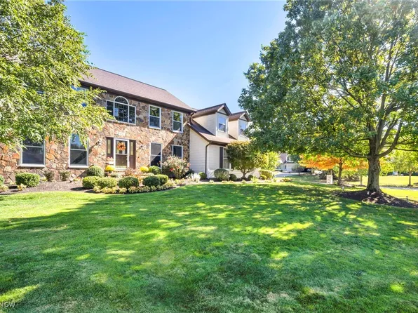 651 Clinton Ln, Highland Heights, OH 44143