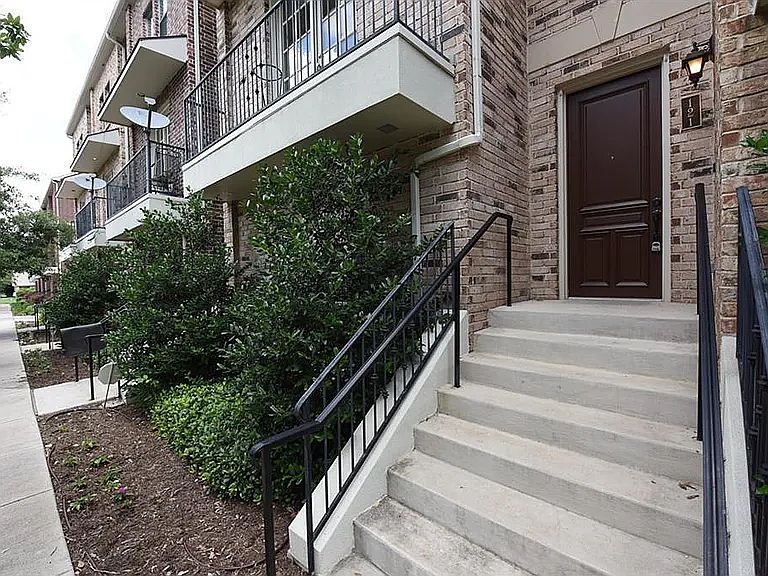 1st image of 2821 Parmer Ave APT 121