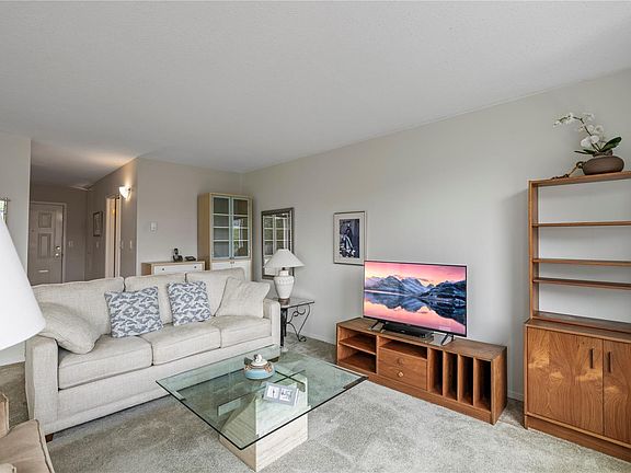 4th image of 220 Townsite Rd #403