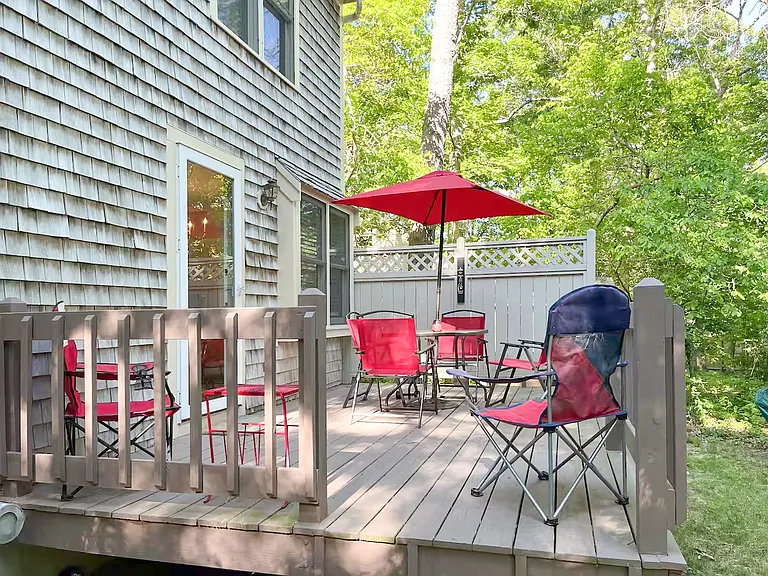 30 Pinecrest Beach Dr — Photo 1