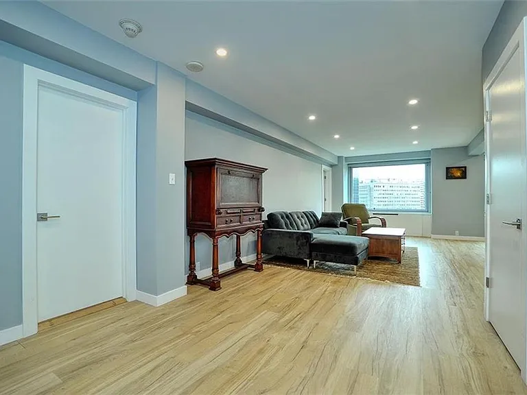320 Fort Duquesne Blvd #12M — Photo 11