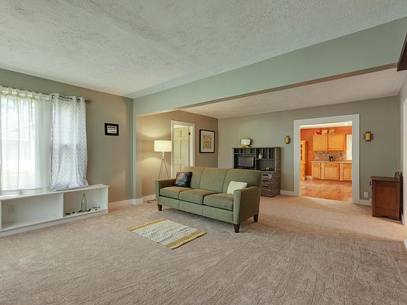 3rd image of 3322 Woodbine Ave SW