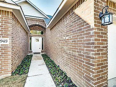 8949 Boundbrook Ave — Photo 2