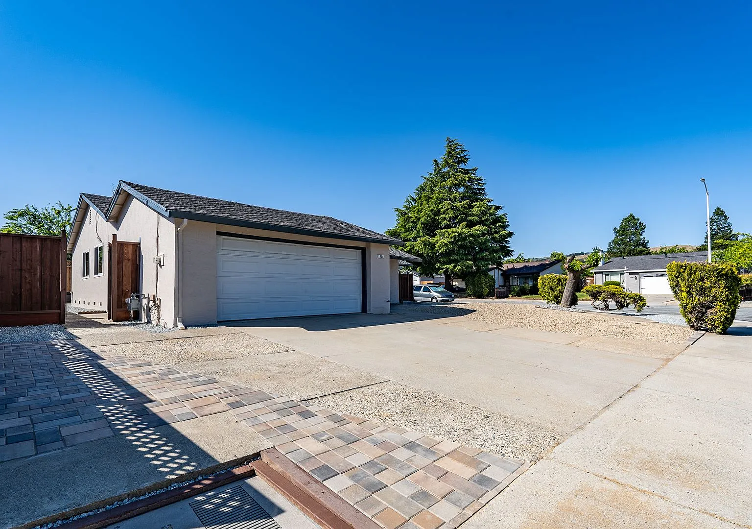 All Remodeled 4 Bedroom Home near Nordstrom Elementary School! — Photo 3