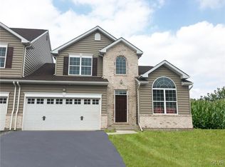 941 Springwhite Dr, Breinigsville, PA 18031