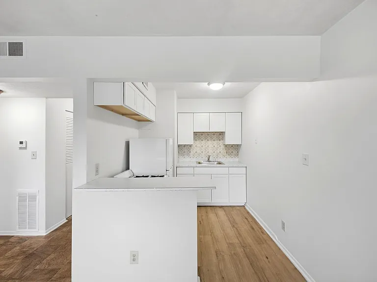 547 Riverview Dr — Photo 8