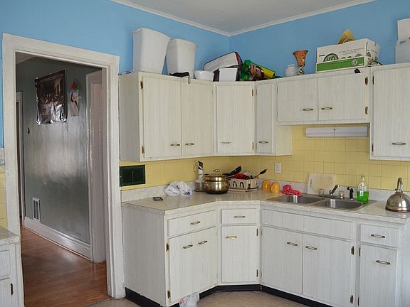 5th image of 328 Massachusetts Ave