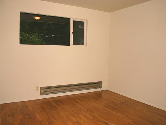 5th image of 10726 Bartlett Ave NE