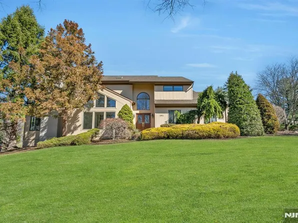 191 Carlough Pl, Mahwah, NJ 07430