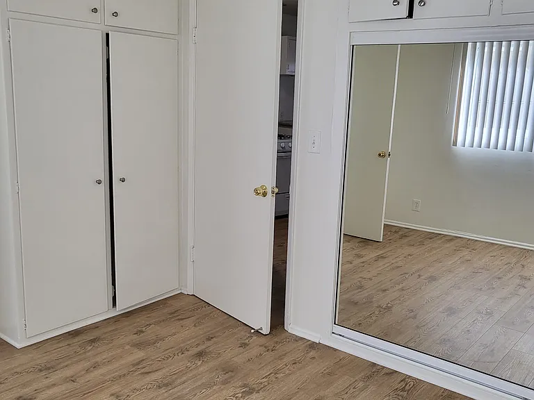 817 9th St #10 — Photo 1