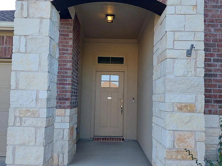 18400 Calasetta Dr — Photo 3