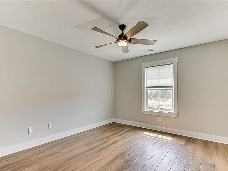 419 Barrow Ln — Photo 49