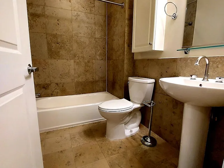 1440 Church St NW — Photo 16