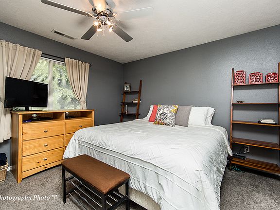3rd image of 444 E Sunland Dr #74