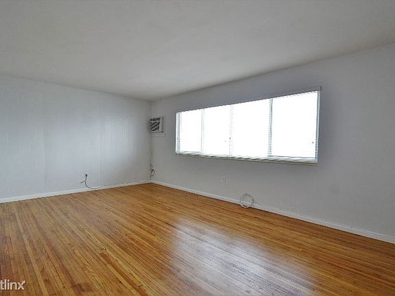 3rd image of 7130 Carlyle Ave