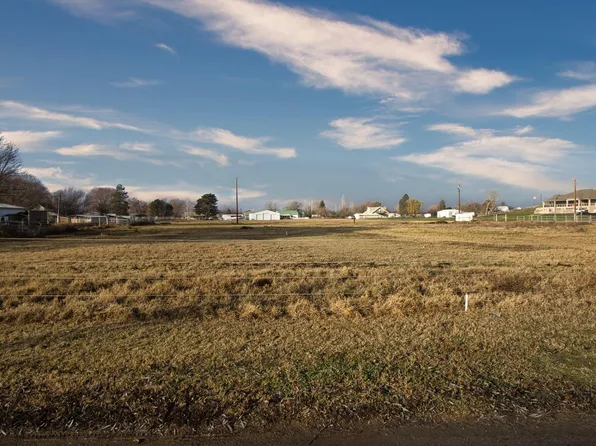 E 811th Pr NE, West Richland, WA 99353