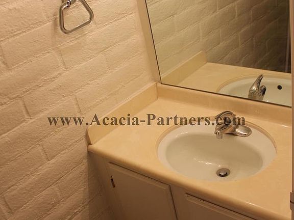 5th image of 2875 N Tucson Blvd APT 42
