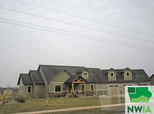 650 Country Club Rd, Sheldon, IA 51201