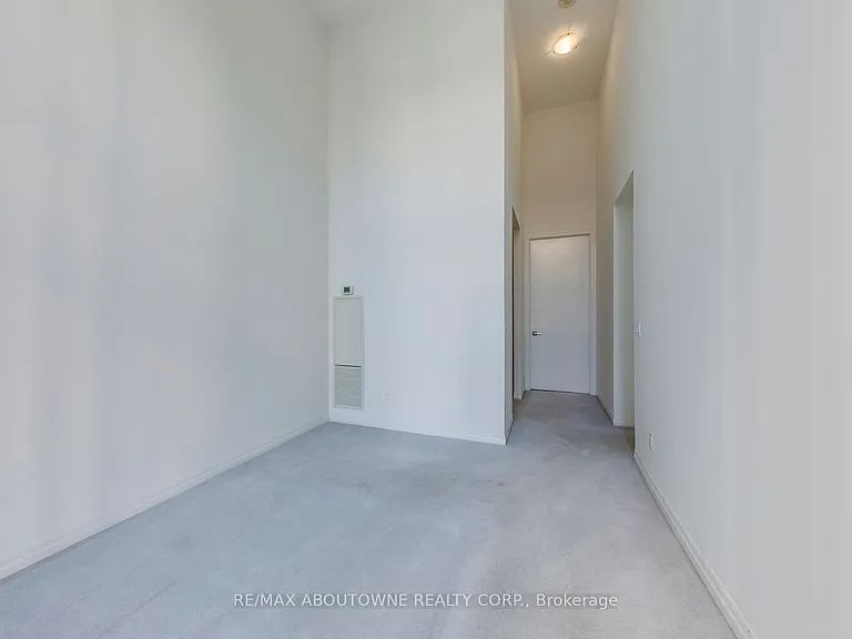 770 Bay St #202 — Photo 22