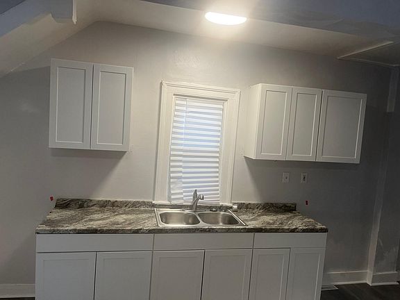 4th image of 878 C Ave