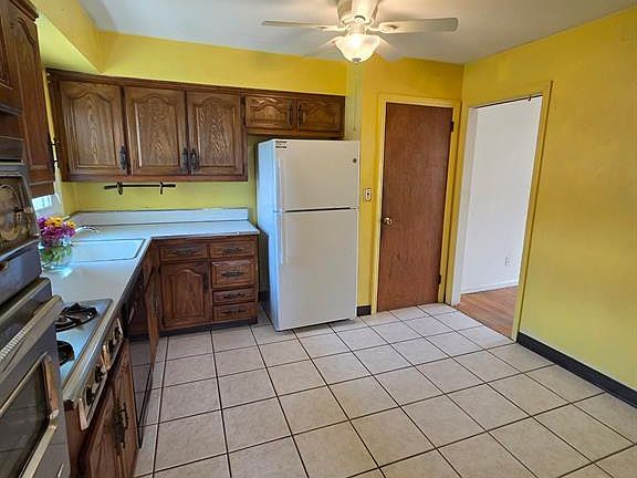 4th image of 533 Sollas Ct