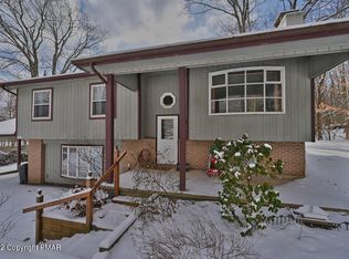 5 Brunswick Dr, Mount Pocono, PA 18344