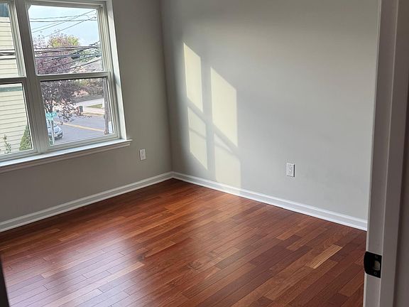 5th image of 315 Centre Ave Floor 1