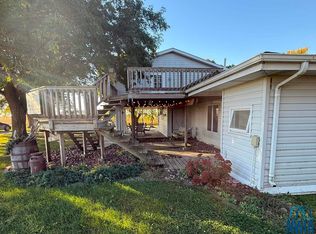 1566 590th St, Storm Lake, IA 50588