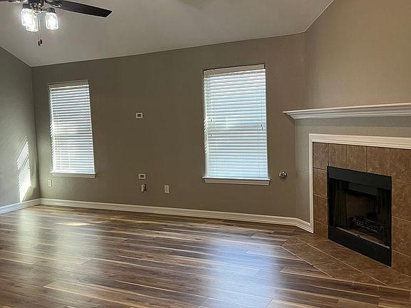 3rd image of 521 Sweetwater Dr