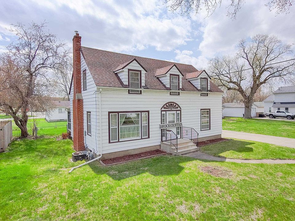 803 E Main St, La Porte City, IA 50651 Zillow