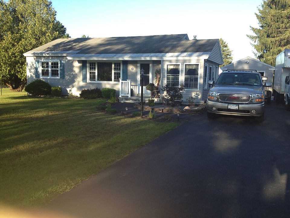 2nd image of 15 Castle Rd