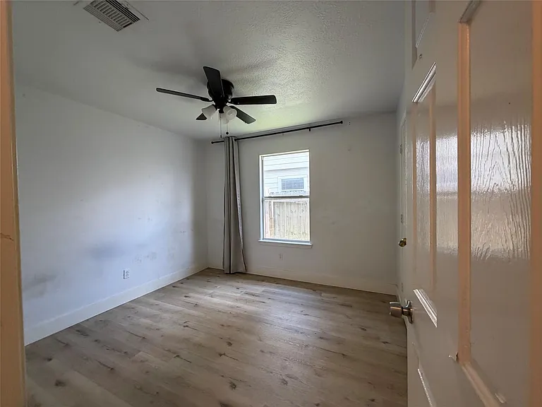 5915 Shining Leaf Ct — Photo 35