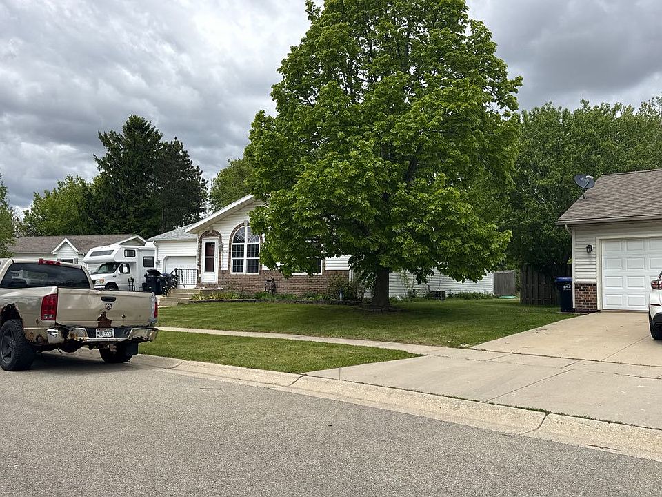2nd image of 1004 E Pinecrest Ln
