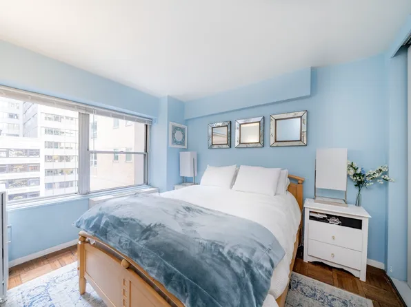 118 East 60th Street image 4 of 5