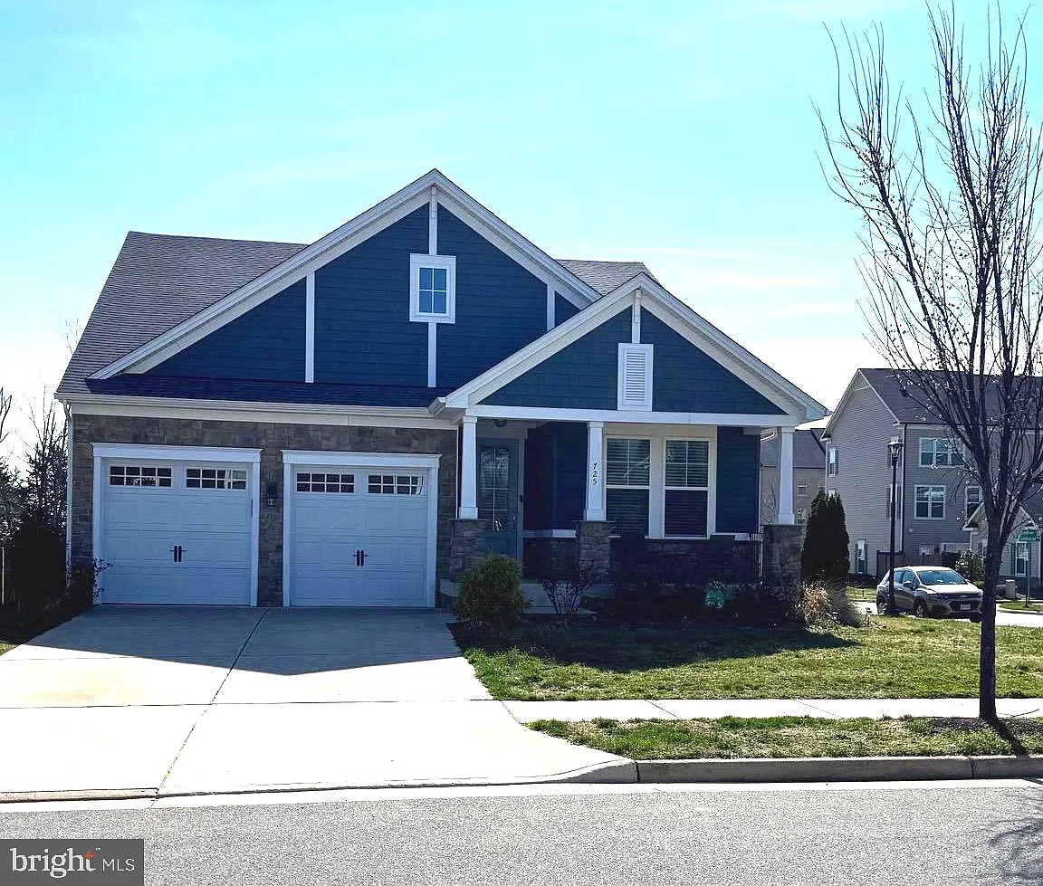 725 Coastal Ave photo 1