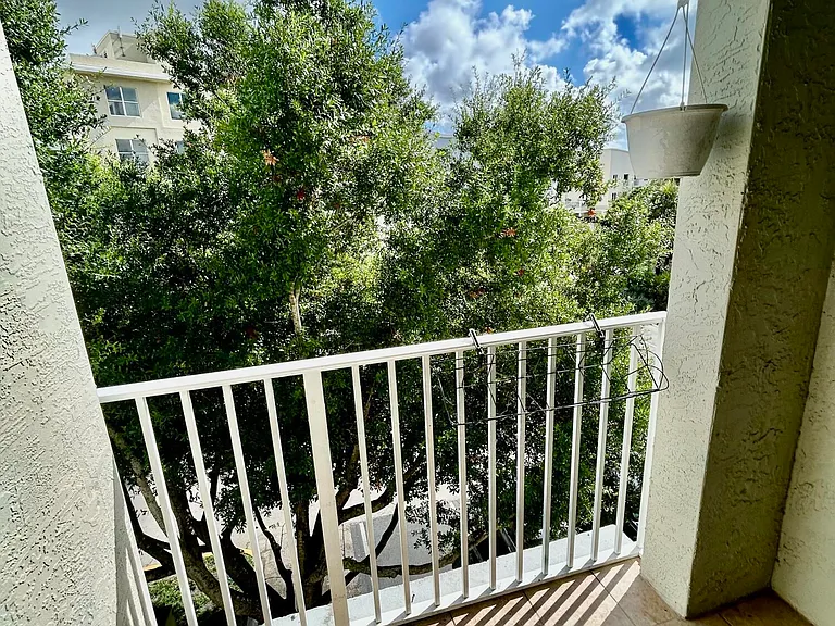 1209 Main St #307 — Photo 9