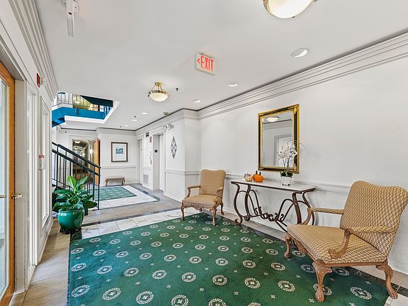 3rd image of 119 E Laurel Ave APT 206