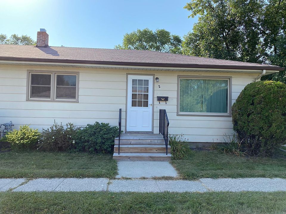 1st image of 814 22nd Ave S #2